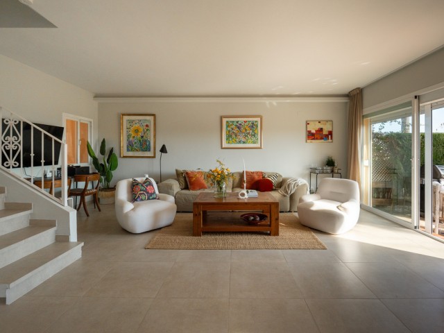 4 Schlafzimmer Reihenhaus in Nueva Andalucía