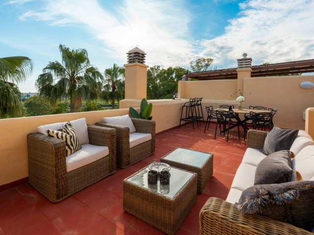 4 Schlafzimmer Reihenhaus in Nueva Andalucía