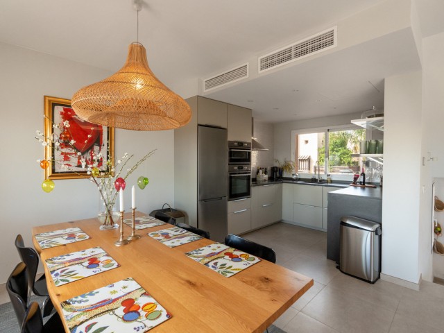 4 Schlafzimmer Reihenhaus in Nueva Andalucía