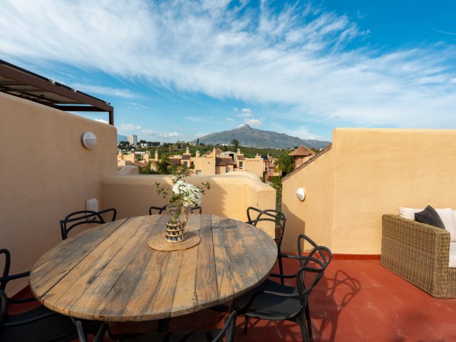 4 Schlafzimmer Reihenhaus in Nueva Andalucía
