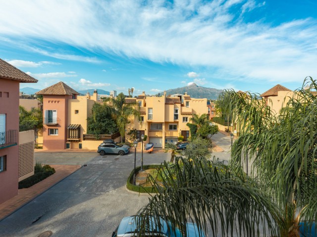 4 Schlafzimmer Reihenhaus in Nueva Andalucía
