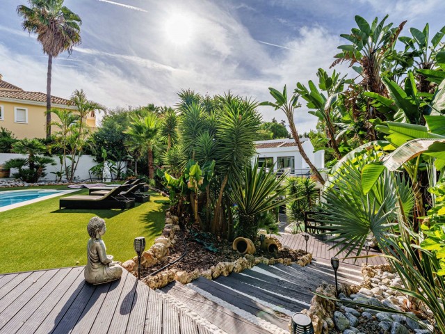 5 Bedrooms Villa in Marbella