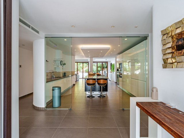 5 Bedrooms Villa in Marbella
