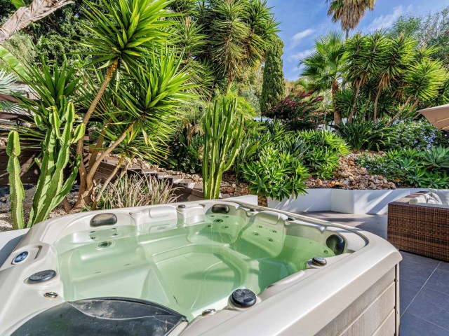 5 Bedrooms Villa in Marbella