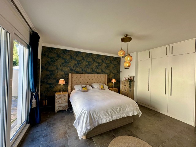 6 Bedrooms Villa in Estepona