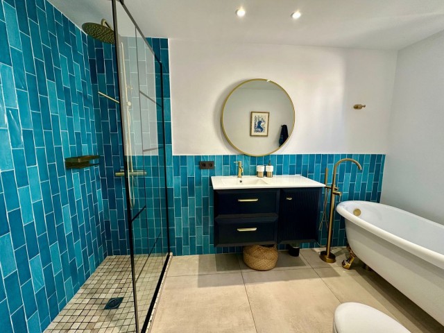 6 Bedrooms Villa in Estepona