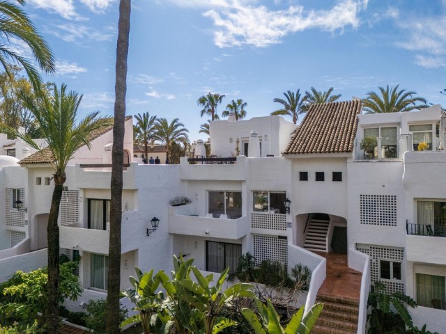 2 Bedrooms Apartment in Puerto Banús