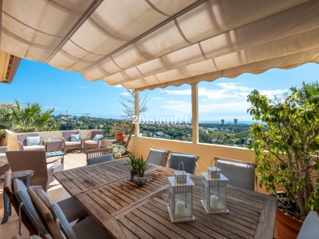 3 Bedrooms Apartment in Elviria