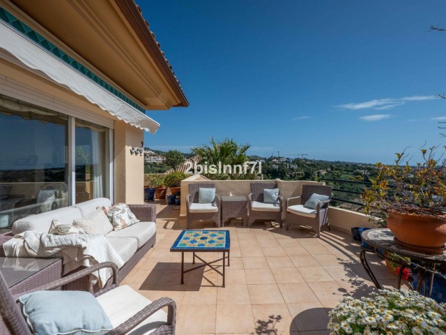 3 Bedrooms Apartment in Elviria