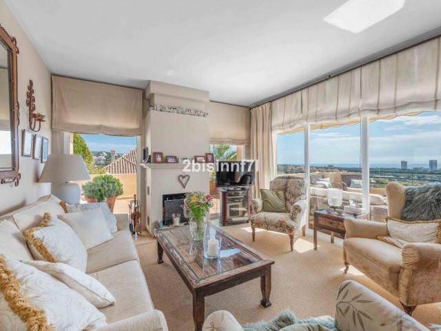 3 Bedrooms Apartment in Elviria