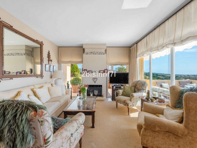 3 Bedrooms Apartment in Elviria