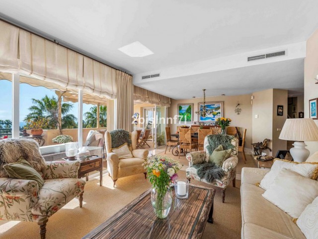 3 Bedrooms Apartment in Elviria