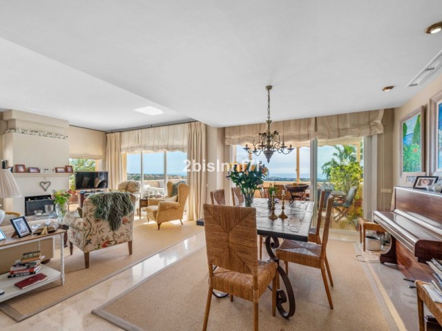 3 Bedrooms Apartment in Elviria