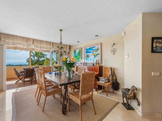 3 Bedrooms Apartment in Elviria