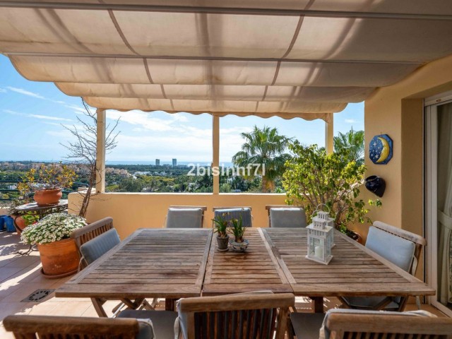 3 Bedrooms Apartment in Elviria