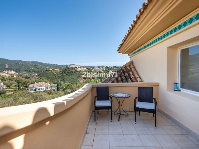 3 Bedrooms Apartment in Elviria