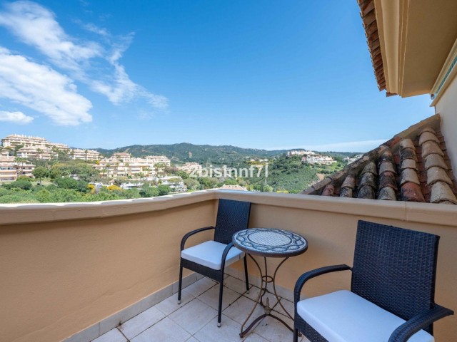 3 Bedrooms Apartment in Elviria