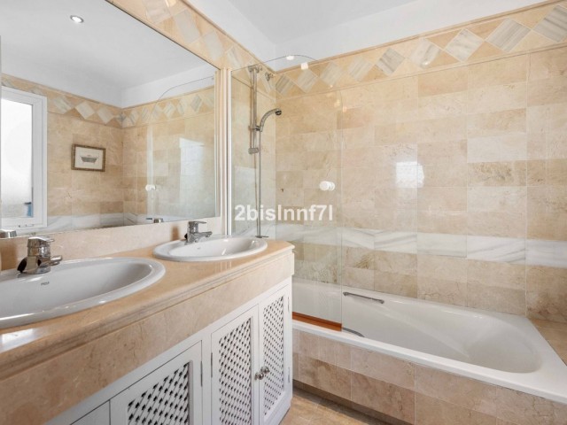 3 Bedrooms Apartment in Elviria