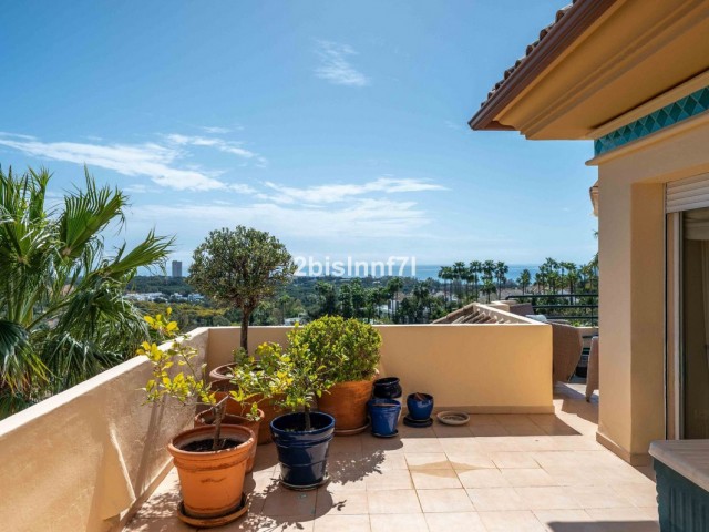 3 Bedrooms Apartment in Elviria