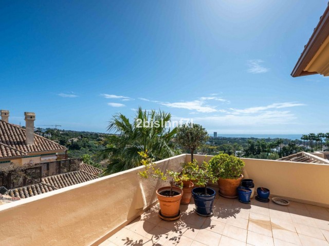 3 Bedrooms Apartment in Elviria