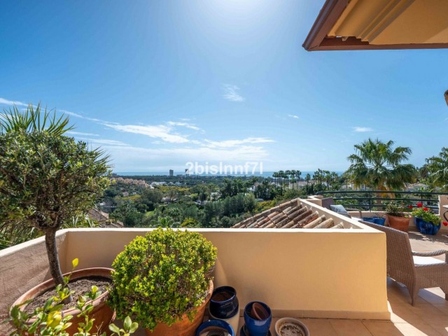 3 Bedrooms Apartment in Elviria