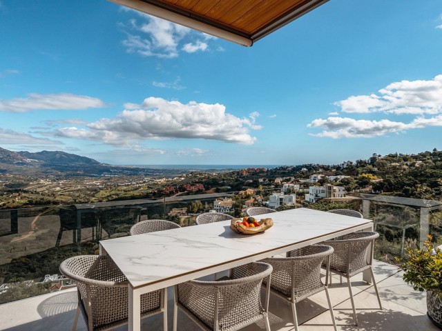 Villa con 6 Dormitorios  en Ojén