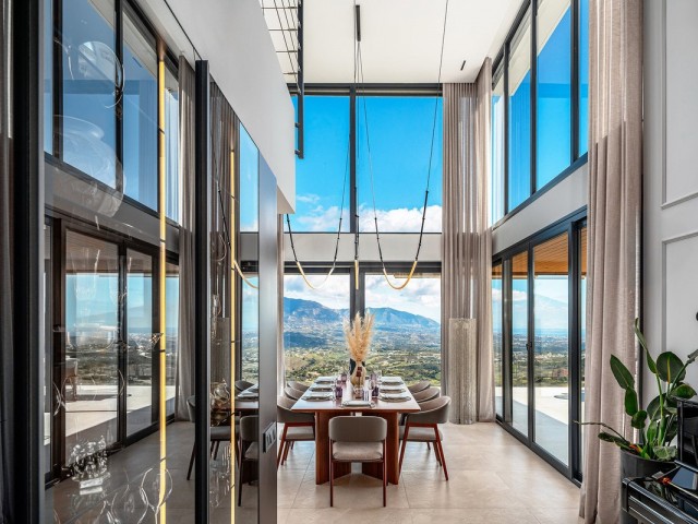 Villa con 6 Dormitorios  en Ojén