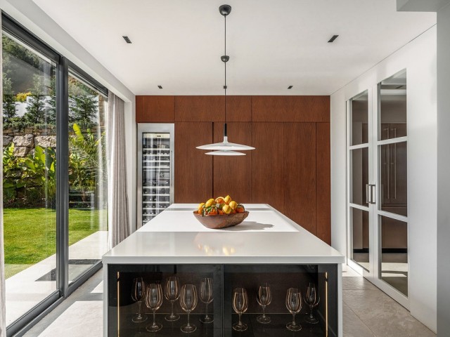 Villa con 6 Dormitorios  en Ojén