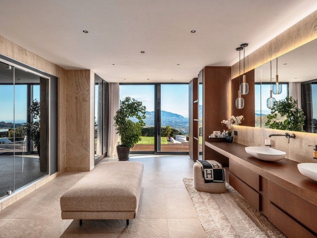 Villa con 6 Dormitorios  en Ojén