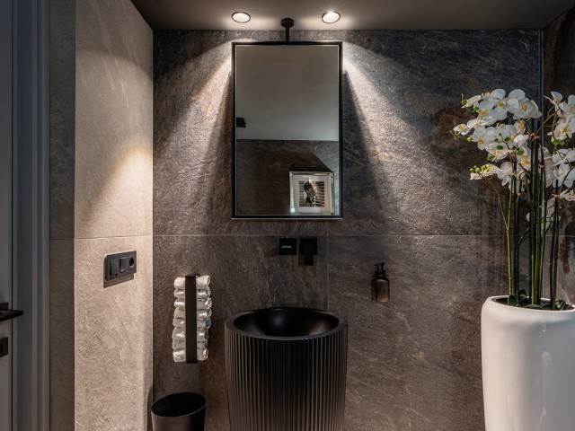 Villa con 6 Dormitorios  en Ojén