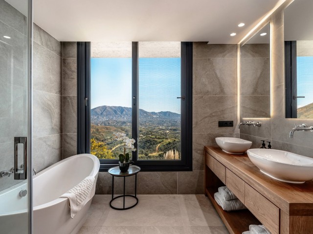 Villa con 6 Dormitorios  en Ojén