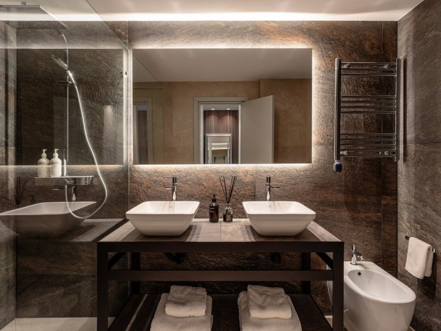 Villa con 6 Dormitorios  en Ojén