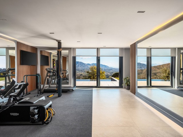 Villa con 6 Dormitorios  en Ojén