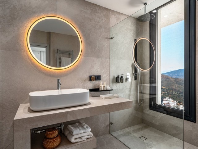 6 Makuuhuoneen Huvila Marbella