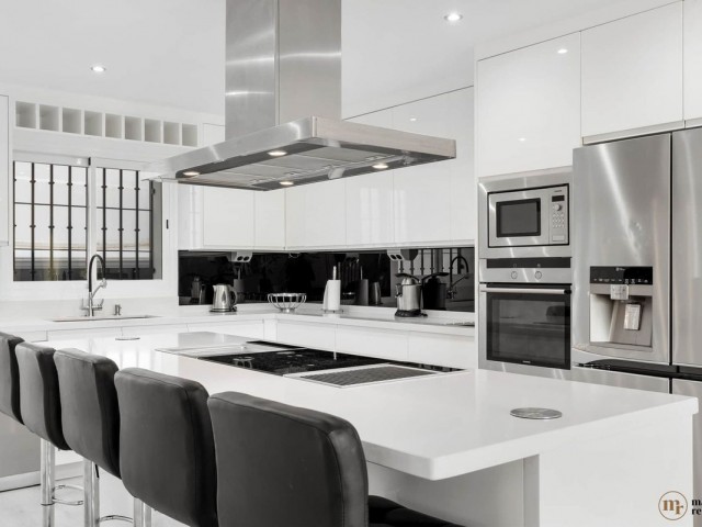 6 Bedrooms Villa in Marbella