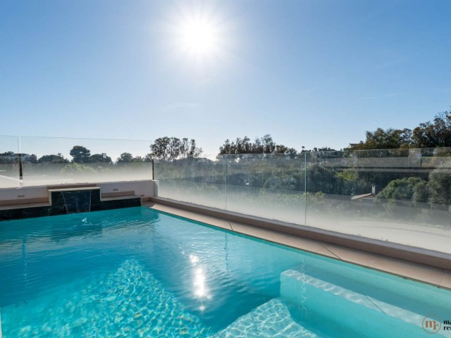 6 Bedrooms Villa in Marbella