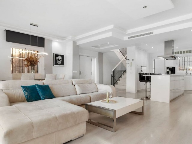 6 Bedrooms Villa in Marbella