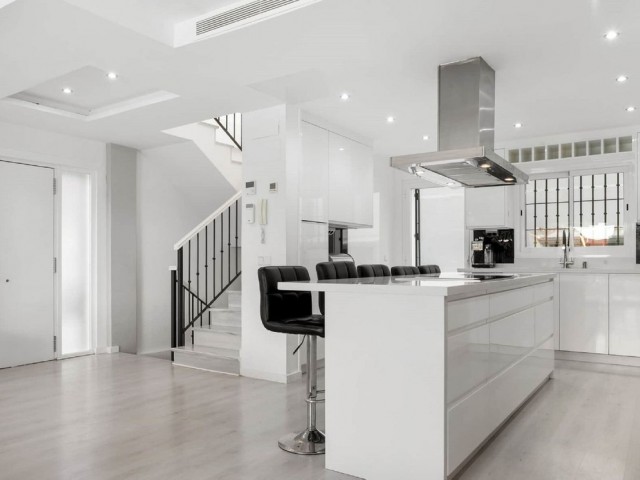 6 Bedrooms Villa in Marbella