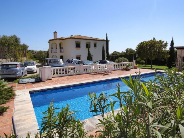 4 Bedrooms Villa in Estepona