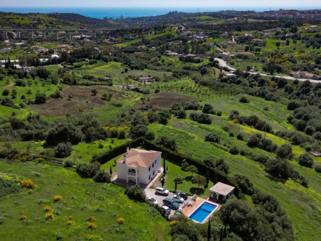 4 Bedrooms Villa in Estepona