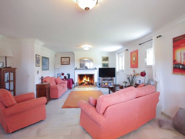 4 Bedrooms Villa in Estepona