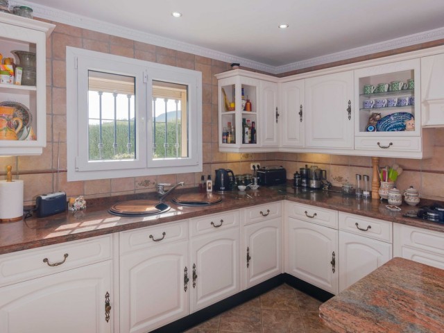 4 Bedrooms Villa in Estepona