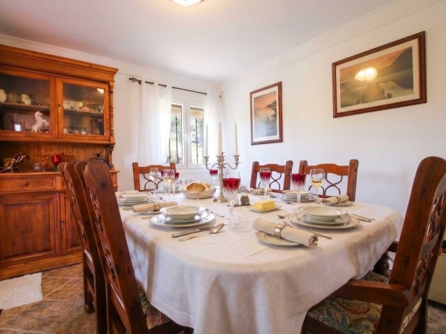 4 Bedrooms Villa in Estepona