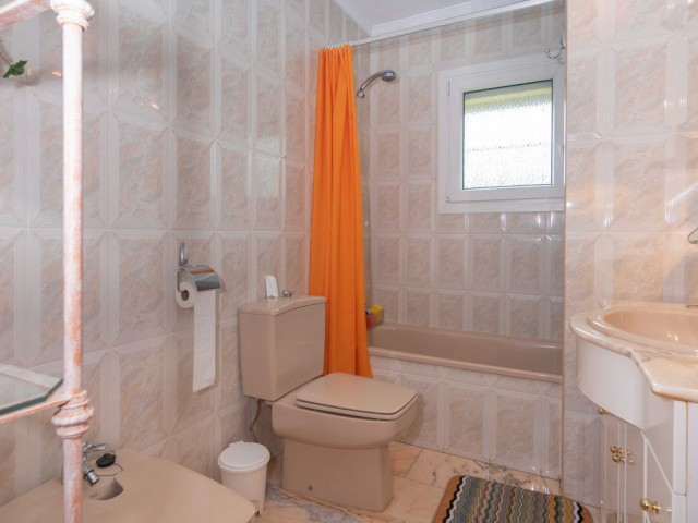 4 Bedrooms Villa in Estepona