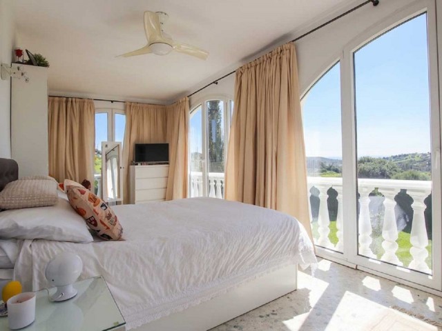 4 Bedrooms Villa in Estepona