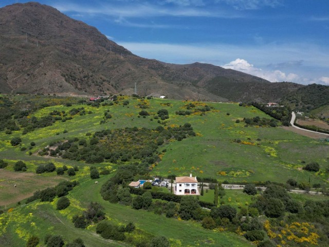 4 Bedrooms Villa in Estepona