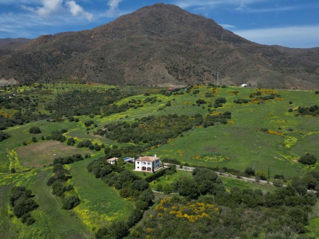 4 Bedrooms Villa in Estepona