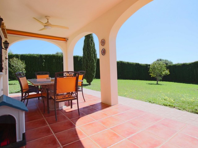 4 Soveroms Villa i Estepona