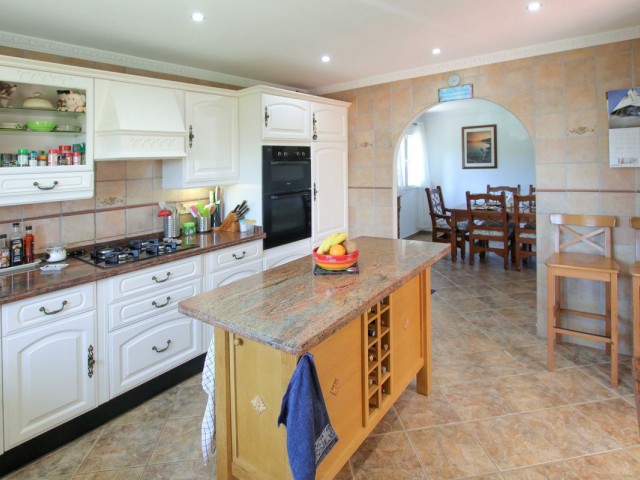 4 Soveroms Villa i Estepona