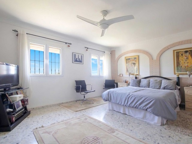 4 Soveroms Villa i Estepona